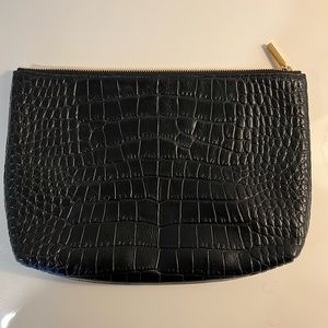 Cuyana croc flat clutch
